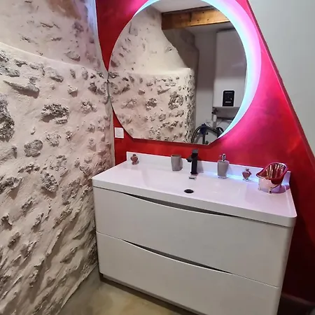 2 Adultes Dans Un Mas Charme Et Calme Assure Apartmán *