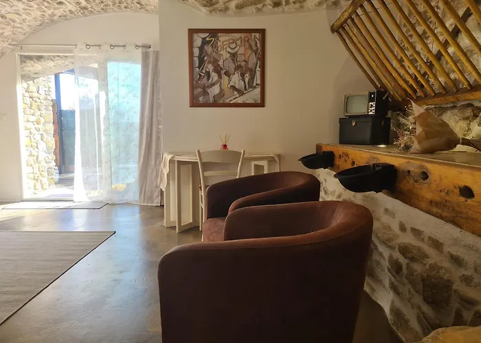 2 Adultes Dans Un Mas Charme Et Calme Assure Апартаменты
